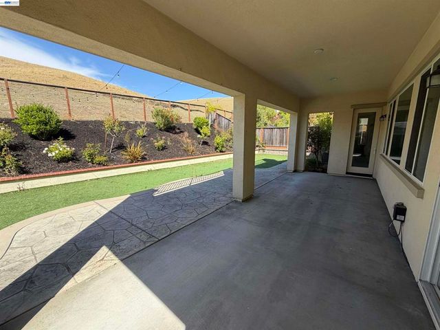 1695 N Terracina Dr, Dublin, CA 94568