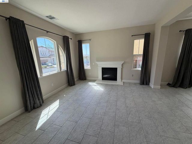 1695 N Terracina Dr, Dublin, CA 94568