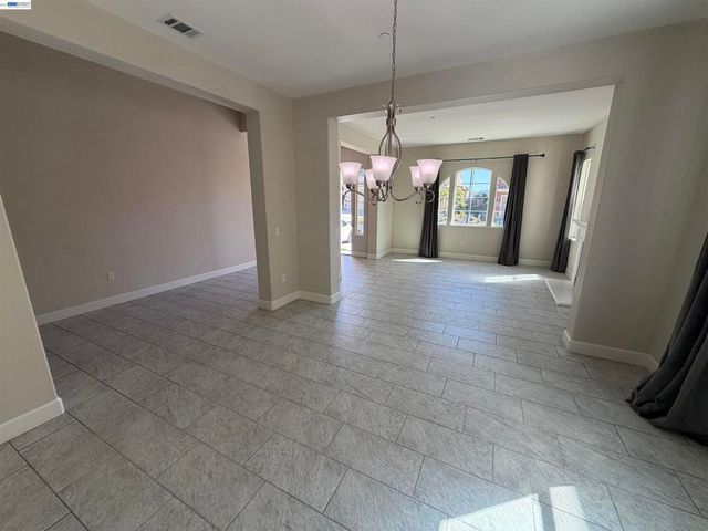 1695 N Terracina Dr, Dublin, CA 94568