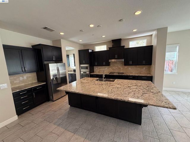 1695 N Terracina Dr, Dublin, CA 94568