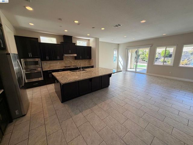 1695 N Terracina Dr, Dublin, CA 94568