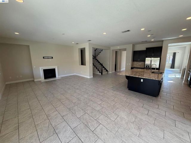 1695 N Terracina Dr, Dublin, CA 94568