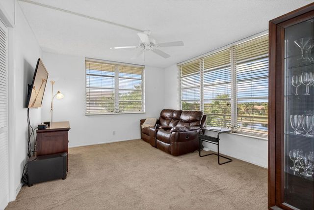 3960 Oaks Clubhouse Drive 512, Pompano Beach, FL 33069