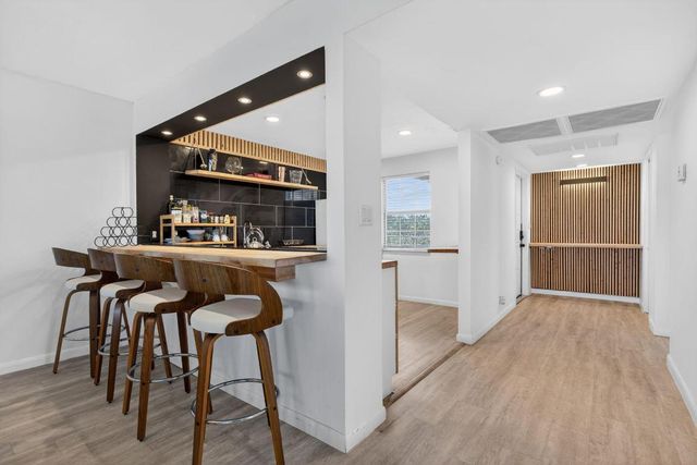 3960 Oaks Clubhouse Drive 512, Pompano Beach, FL 33069