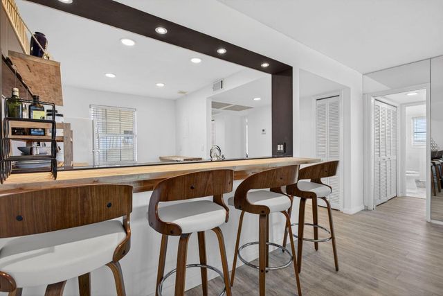 3960 Oaks Clubhouse Drive 512, Pompano Beach, FL 33069