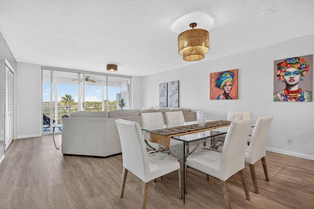 3960 Oaks Clubhouse Drive 512, Pompano Beach, FL 33069