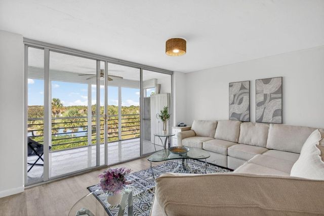 3960 Oaks Clubhouse Drive 512, Pompano Beach, FL 33069