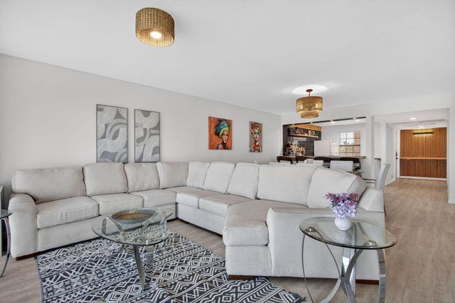 3960 Oaks Clubhouse Drive 512, Pompano Beach, FL 33069