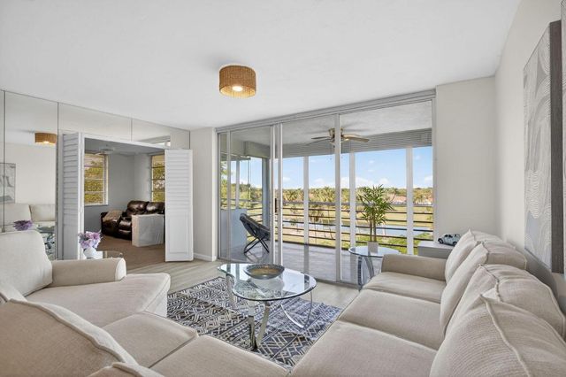 3960 Oaks Clubhouse Drive 512, Pompano Beach, FL 33069