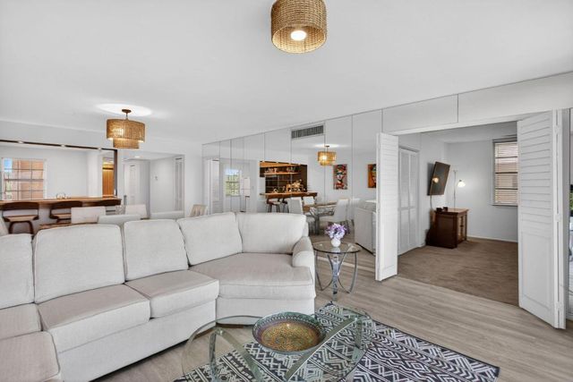 3960 Oaks Clubhouse Drive 512, Pompano Beach, FL 33069