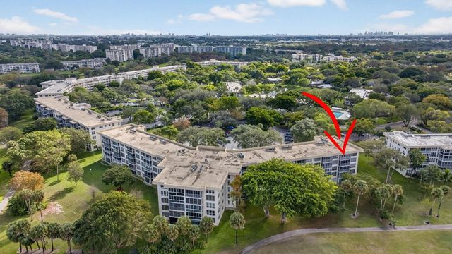 3960 Oaks Clubhouse Drive 512, Pompano Beach, FL 33069