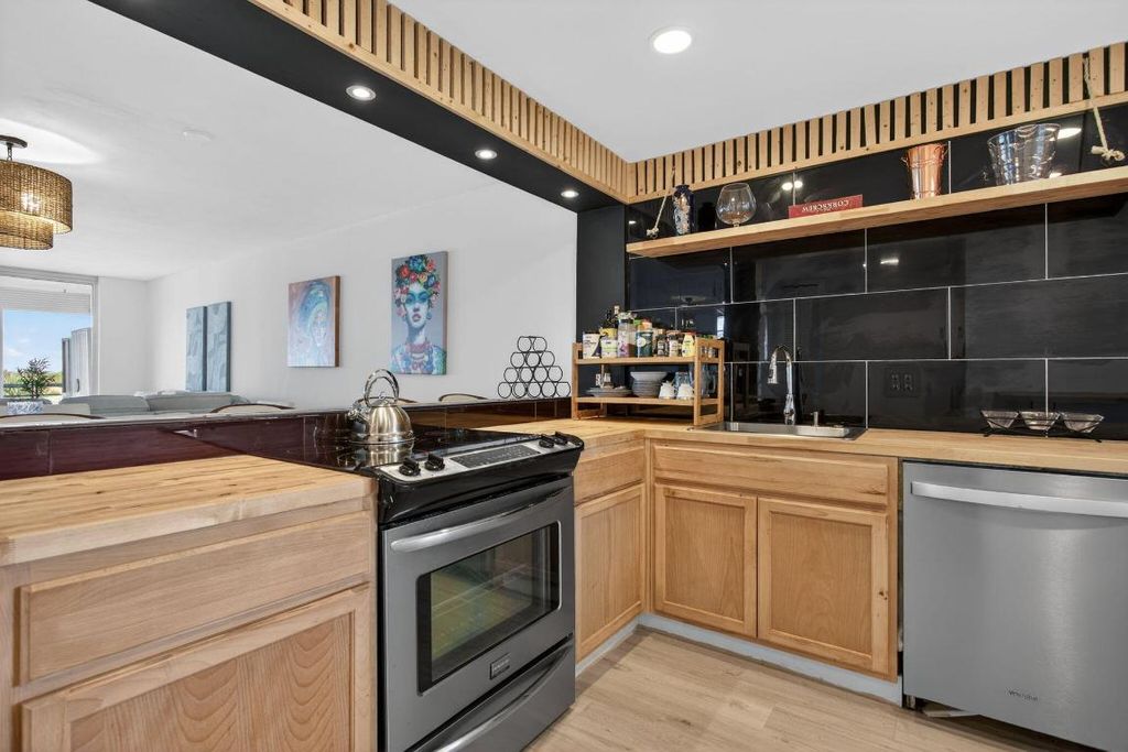 3960 Oaks Clubhouse Drive 512, Pompano Beach, FL 33069