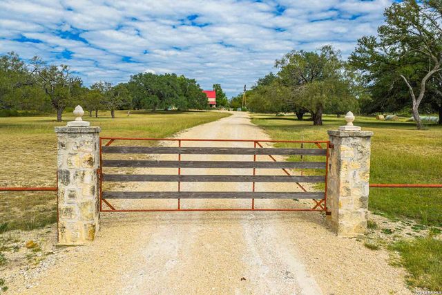 6754 North Grape Creek, Fredericksburg, TX 78624