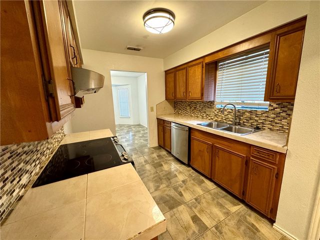 3009 Hilldale Dr, Corpus Christi, TX 78415