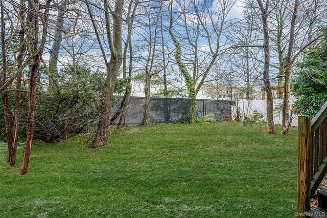 29 N Baldwin Place, Massapequa, NY 11758