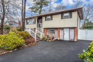 29 N Baldwin Place, Massapequa, NY 11758
