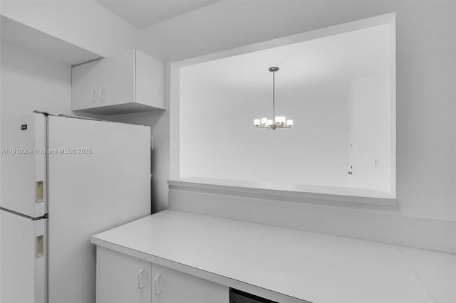 8045 NW 7th St 2301, Miami, FL 33126