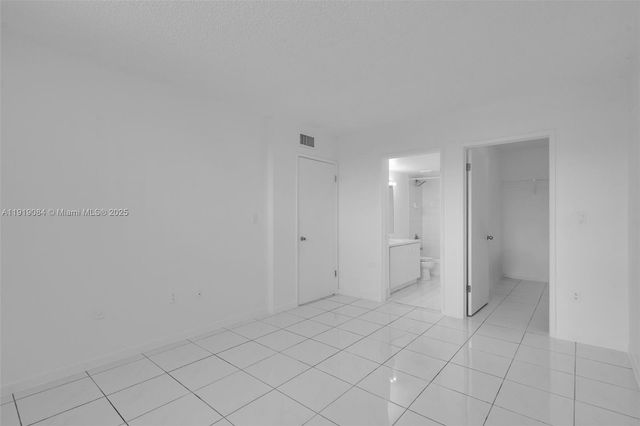 8045 NW 7th St 2301, Miami, FL 33126