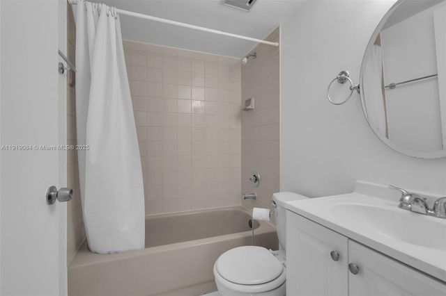 8045 NW 7th St 2301, Miami, FL 33126