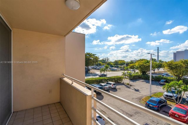 8045 NW 7th St 2301, Miami, FL 33126