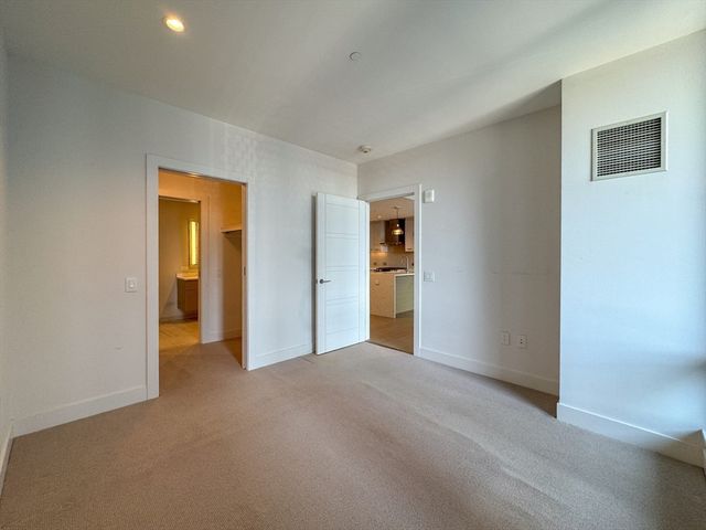 40 Traveler St 507, Boston, MA 02118