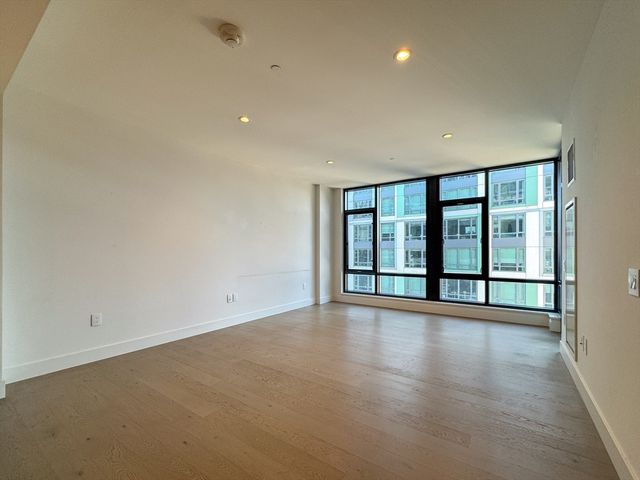 40 Traveler St 507, Boston, MA 02118