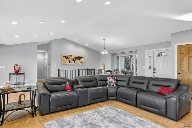 945 ENCHANTMENT RD, Rapid City, SD 57701