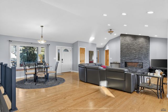 945 ENCHANTMENT RD, Rapid City, SD 57701