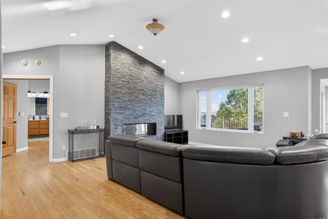 945 ENCHANTMENT RD, Rapid City, SD 57701