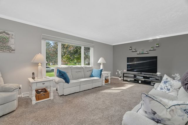 25049 W Kay Drive, Plainfield, IL 60586