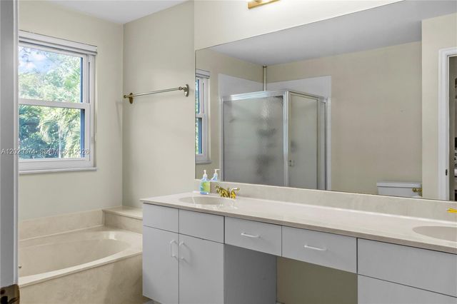 6885 NW 75th Pl, Parkland, FL 33067