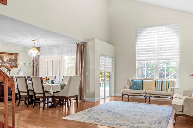 6885 NW 75th Pl, Parkland, FL 33067
