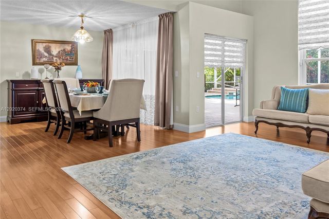 6885 NW 75th Pl, Parkland, FL 33067