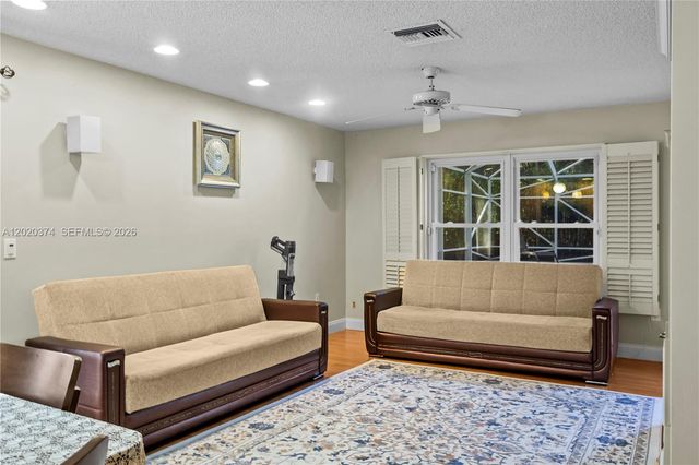 6885 NW 75th Pl, Parkland, FL 33067