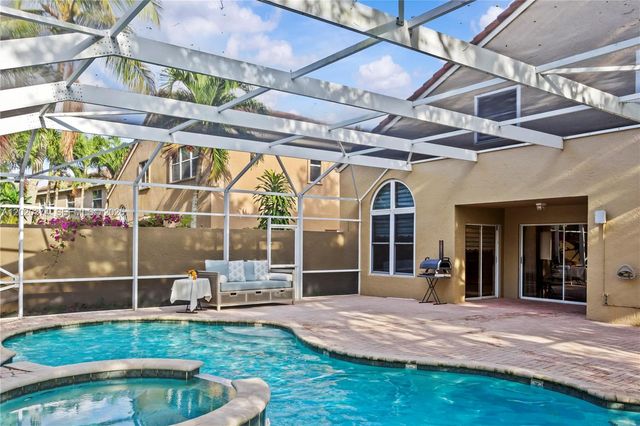 6885 NW 75th Pl, Parkland, FL 33067