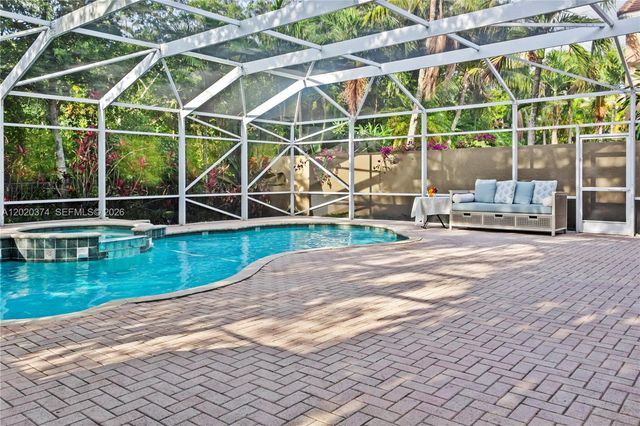 6885 NW 75th Pl, Parkland, FL 33067