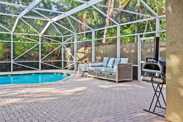 6885 NW 75th Pl, Parkland, FL 33067