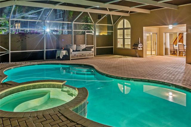 6885 NW 75th Pl, Parkland, FL 33067