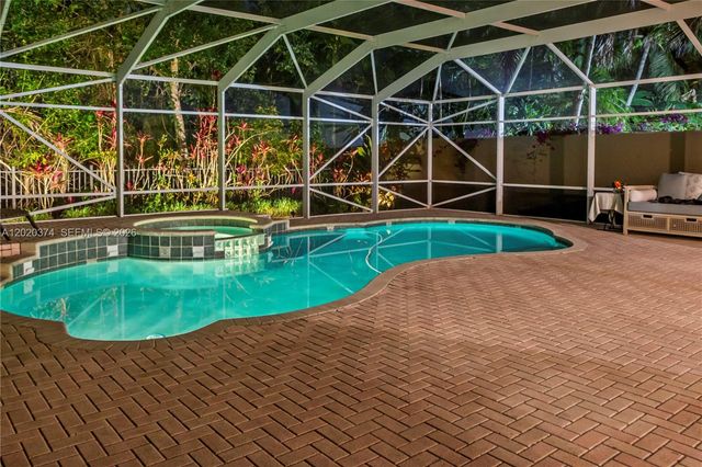 6885 NW 75th Pl, Parkland, FL 33067
