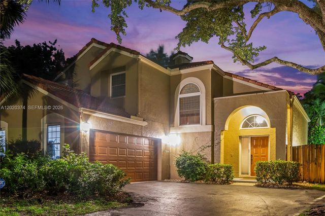 6885 NW 75th Pl, Parkland, FL 33067