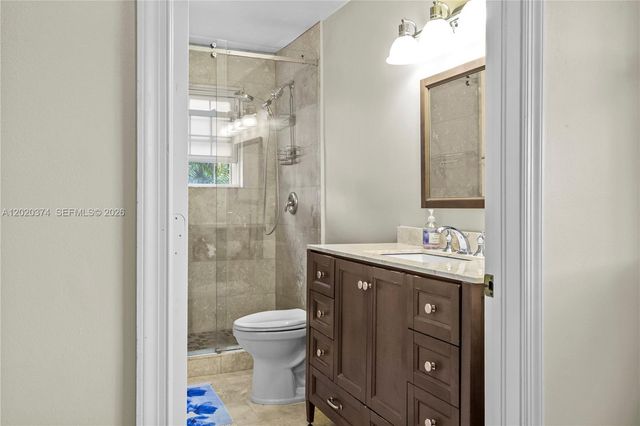 6885 NW 75th Pl, Parkland, FL 33067
