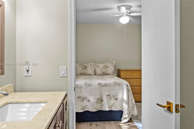 6885 NW 75th Pl, Parkland, FL 33067