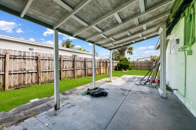 160 NE 60th Street, Oakland Park, FL 33334