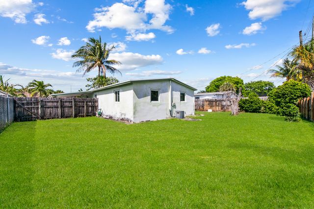 160 NE 60th Street, Oakland Park, FL 33334