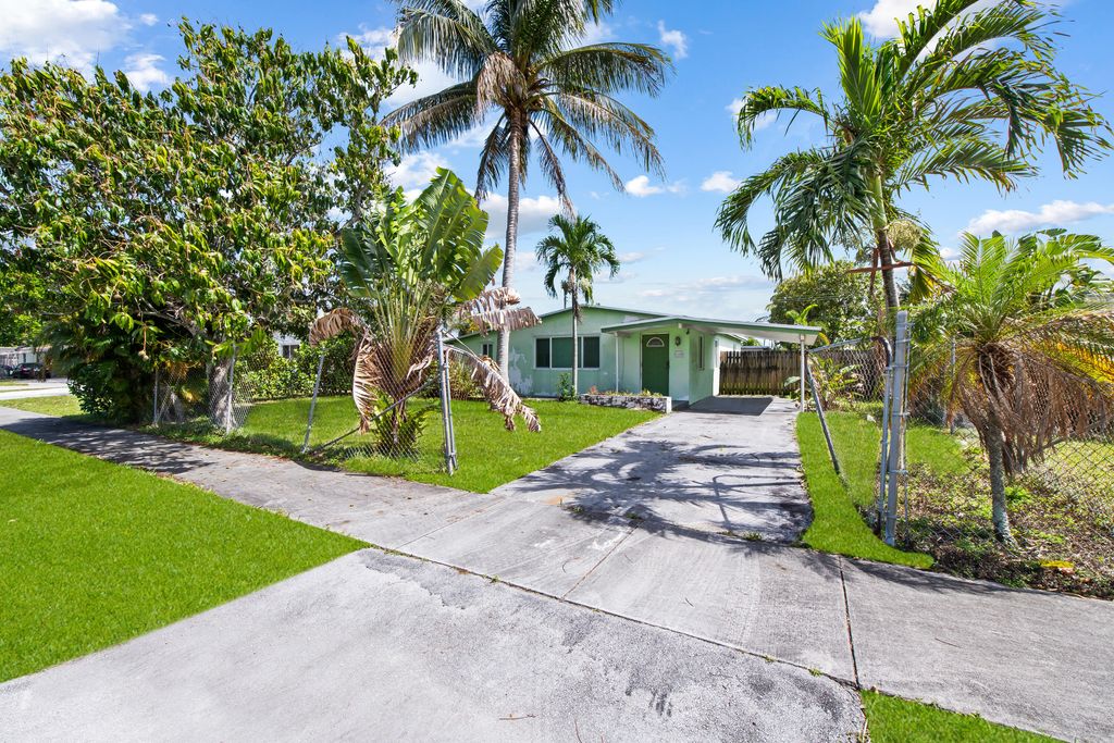 160 NE 60th Street, Oakland Park, FL 33334