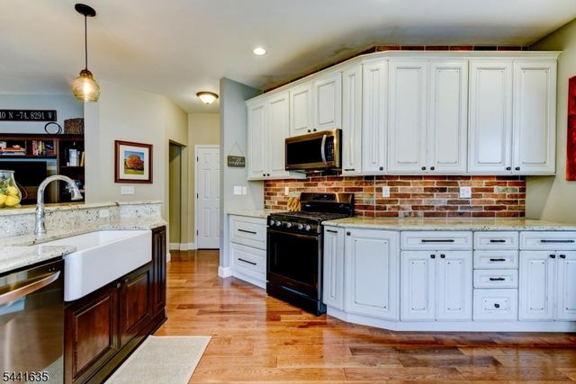 88 Watch Hill Rd, Hackettstown Town, NJ 07840
