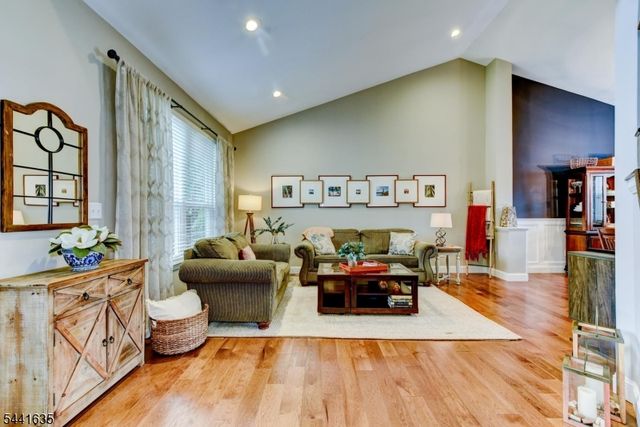 88 Watch Hill Rd, Hackettstown Town, NJ 07840