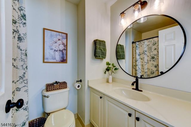 88 Watch Hill Rd, Hackettstown Town, NJ 07840