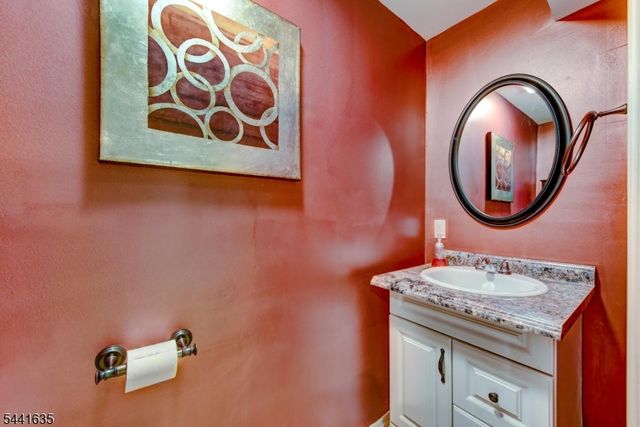 88 Watch Hill Rd, Hackettstown Town, NJ 07840