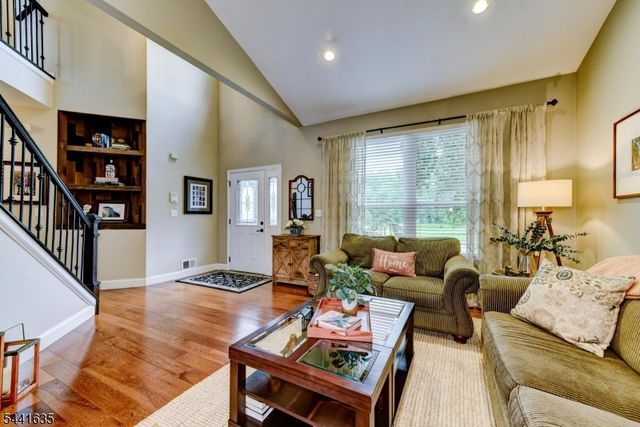 88 Watch Hill Rd, Hackettstown Town, NJ 07840